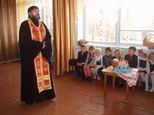 Настоятель Свято-Покровської церкви с. Мирославки ієрей Димитрій Крушеницький привітав школярів із Великоднем.