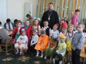 Священик побував на осінньому святі в дитячому садку