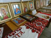 Благочинний Попільнянського округу благословив виставку вишиваних ікон.