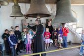Священик провів екскурсію для дітей-чорнобильців.